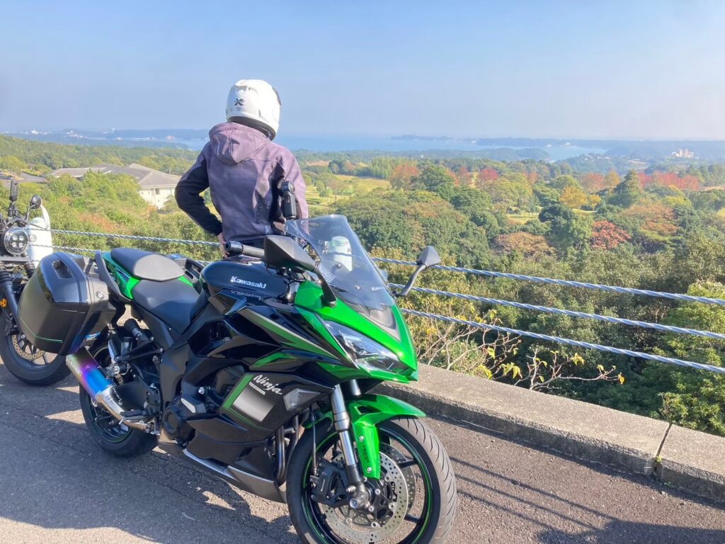 マフラーは地元企業のモリワキ！アラ還ライダーKazNさん（三重 